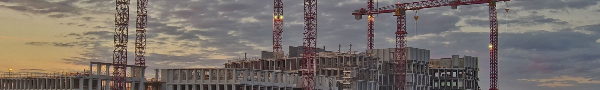 Flot morgenblik med spejling i havnen. Hovedsædet ligger på Holm 8 nord for Trælastholmen i Københavns Nordhavn.
